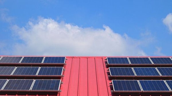 Quel est le vrai prix d'un panneau photovoltaïque aujourd'hui ?