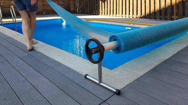 Guide d'achat des bâches de piscine : sécurité et confort