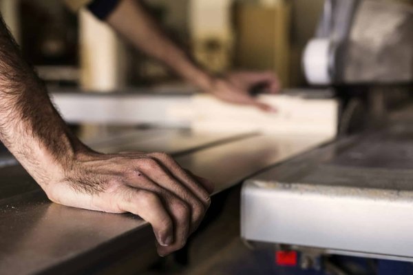 Guide ultime : comparatifs et avis outils de coupe du bois